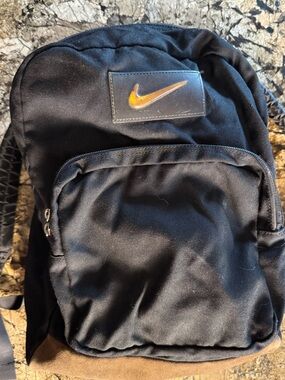 nike backpack leather bottom HERITAGE EUGENE 23L Comfort is just as impressive as storage Vintage Y2K Nike Red Tag